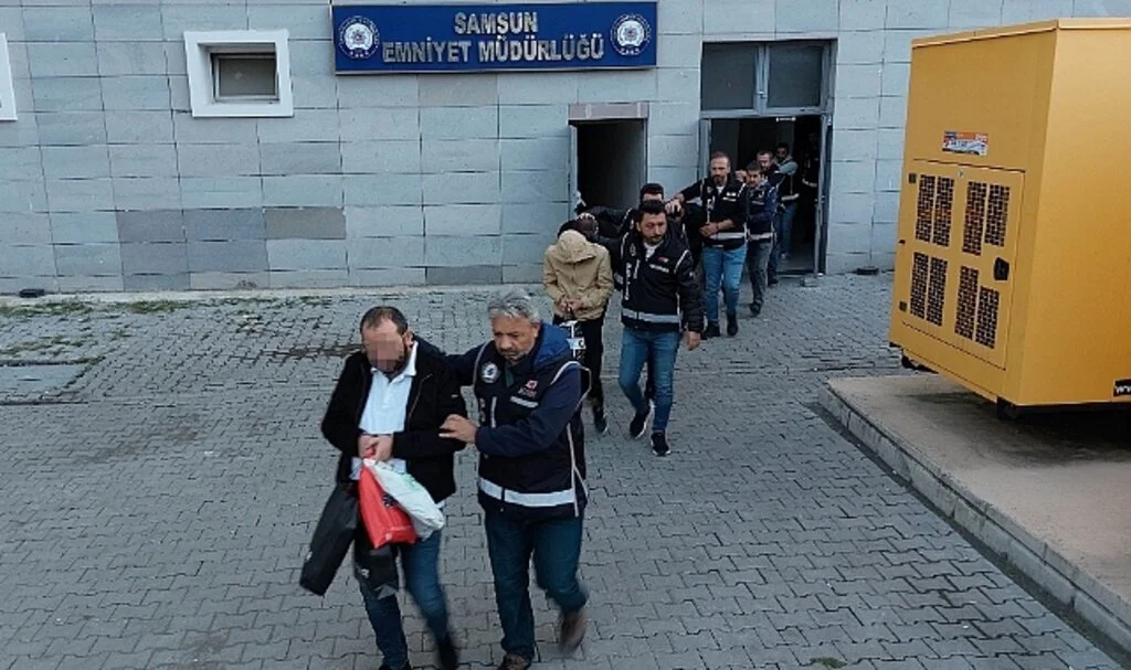 Samsun'da suç örgütü üyeleri yargı önünde 