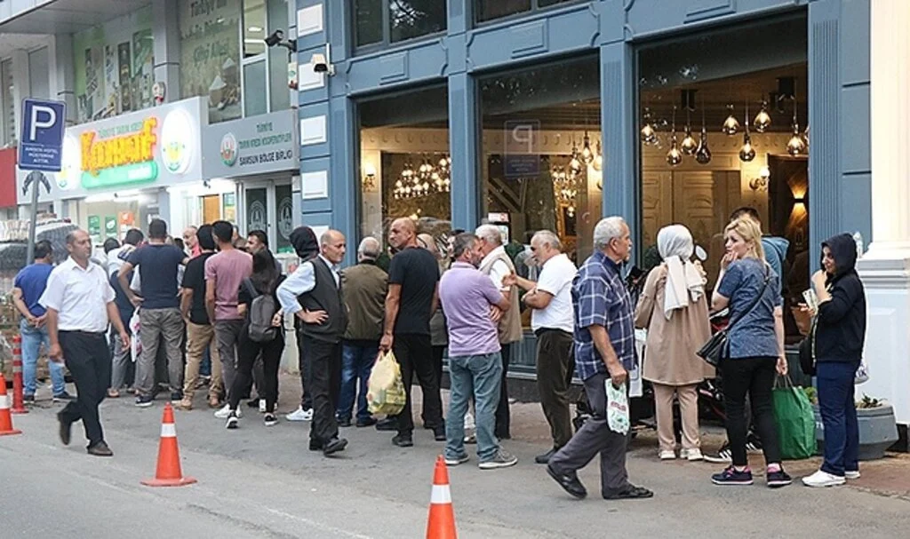 Samsun'da ucuz yağ ve şeker kuyruğu