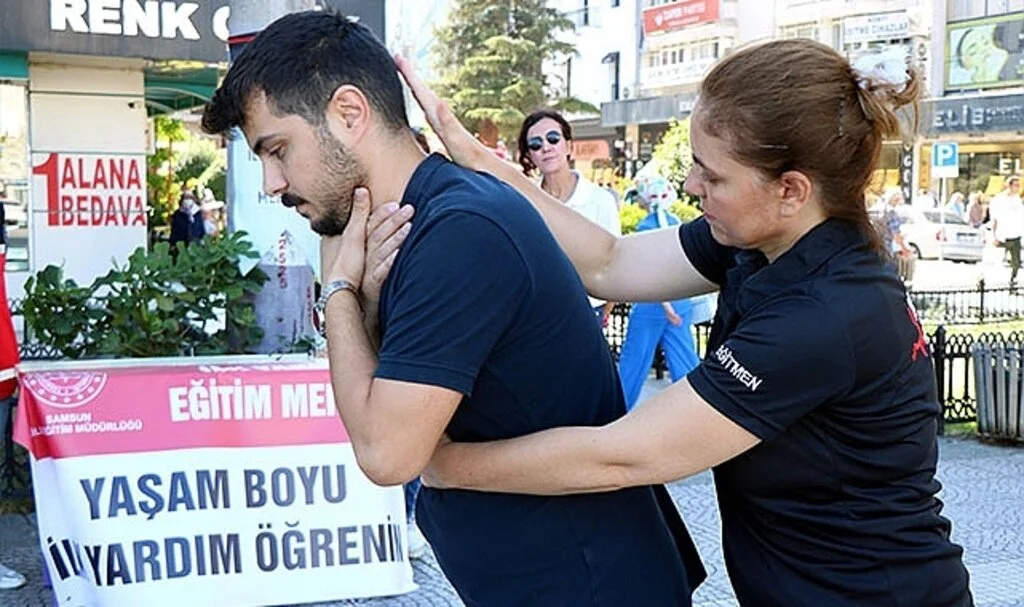Samsun'da yetişkin ve çocuklara ilk yardım eğitimi 