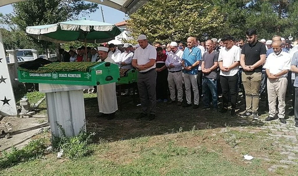 Samsun'daki trafik kazasında hayatını kaybeden anne ile oğlunun cenazeleri defnedildi