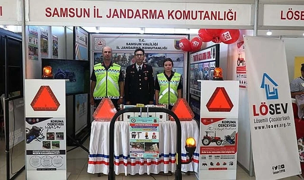 Samsun İl Jandarma Komutanlığı traktör kazalarıyla ilgili vatandaşları bilgilendiriyor