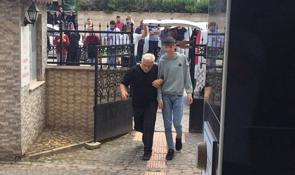 Samsun’un Bafra Ticaret Borsası Yönetim Kurulu Üyesine silahla saldıran genç tutuklandı