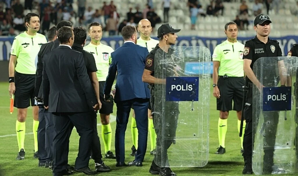 Samsunspor maçında yaşananların ardından Erzurumspor'a ağır ceza