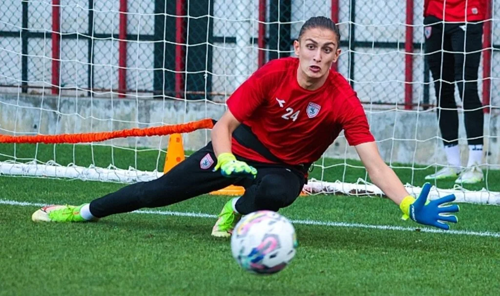 Samsunspor'un genç kalecisi Ali Taha çok çalışıyor