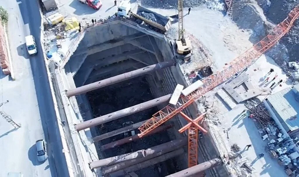Sancaktepe’de metro çalışmasında vinç devrildi: 2 ölü, 1 yaralı