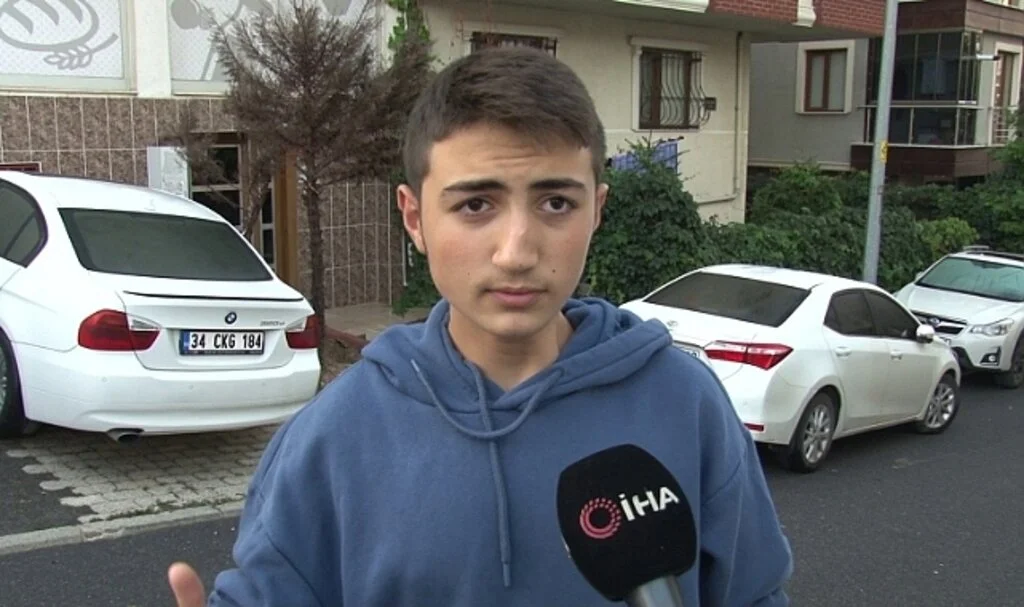 Sancaktepe’de, önce sipariş getirdi sonra ayakkabı çaldı, o anlar güvenlik kamerasına yansıdı