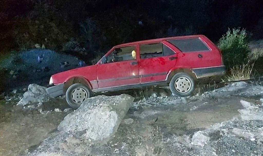 Şarampole devrilen otomobilin sürücüsü hayatını kaybetti