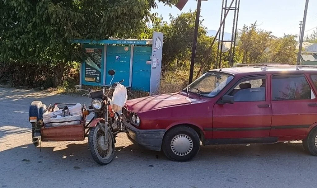 Sarıgöl’de iki ayrı kaza: 3 yaralı