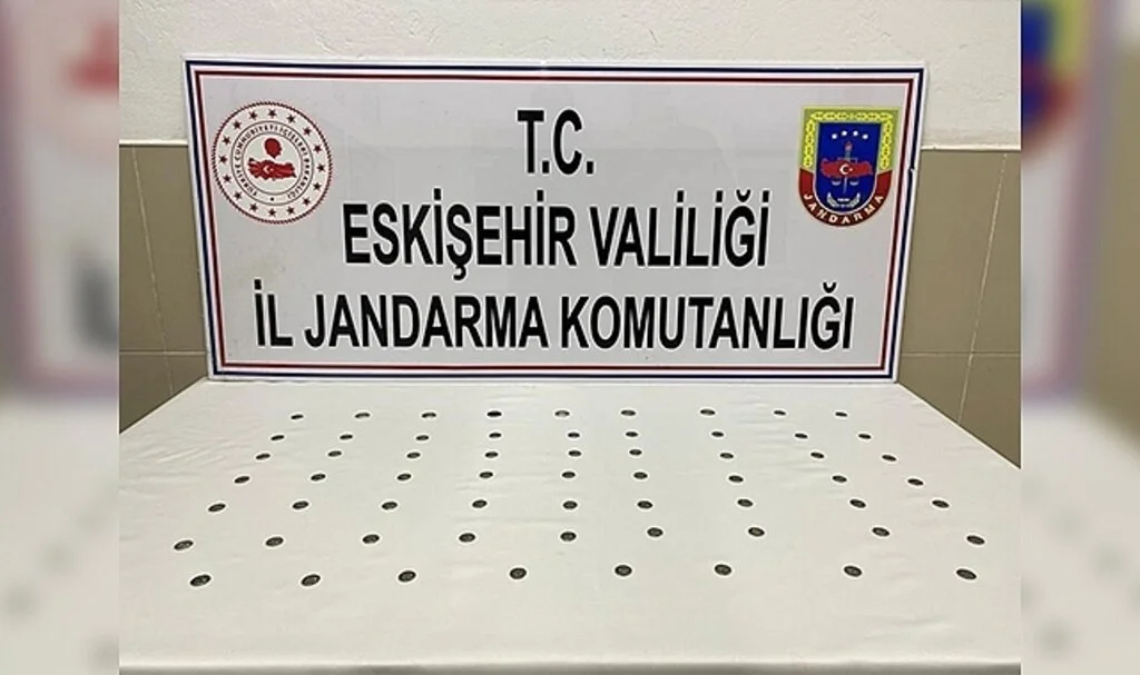 Satılmak istenen 62 adet metal sikke ele geçirildi, 3 kişi yakalandı