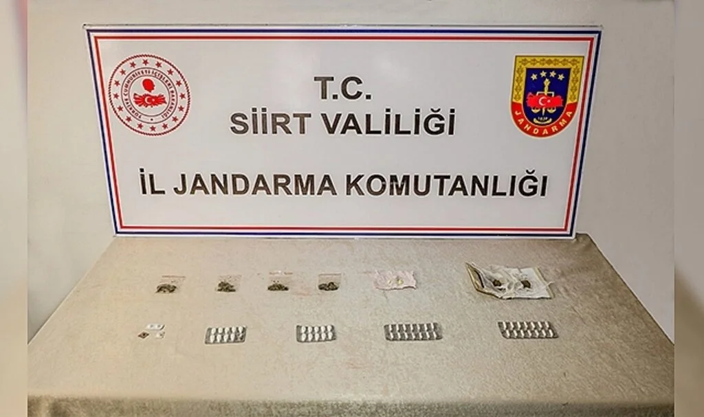 Siirt’te bir araçta yapılan aramada uyuşturucu madde ele geçirildi