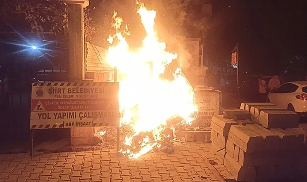 Siirt’te çöp konteynerinde çıkan yangın korkuttu