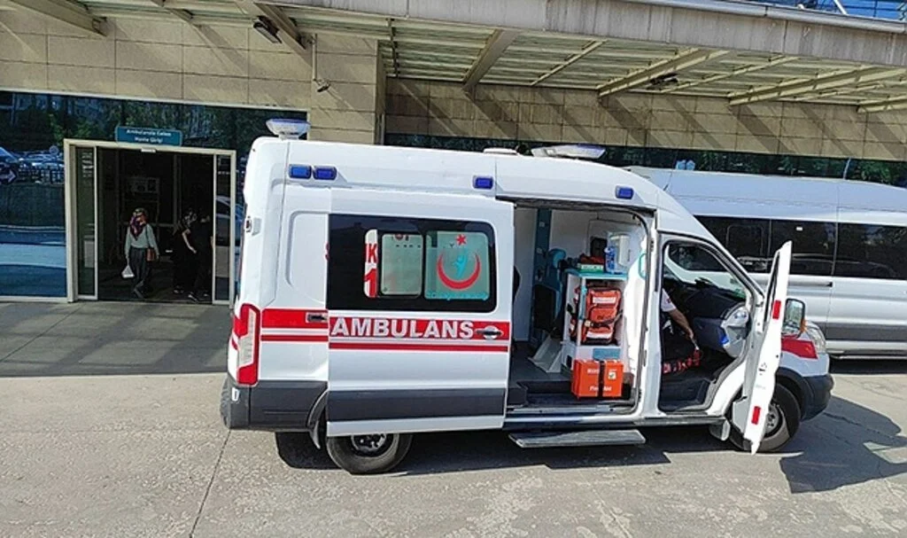 Siirt'te tarım aracının devrilmesi sonucu 2 kişi yaralandı