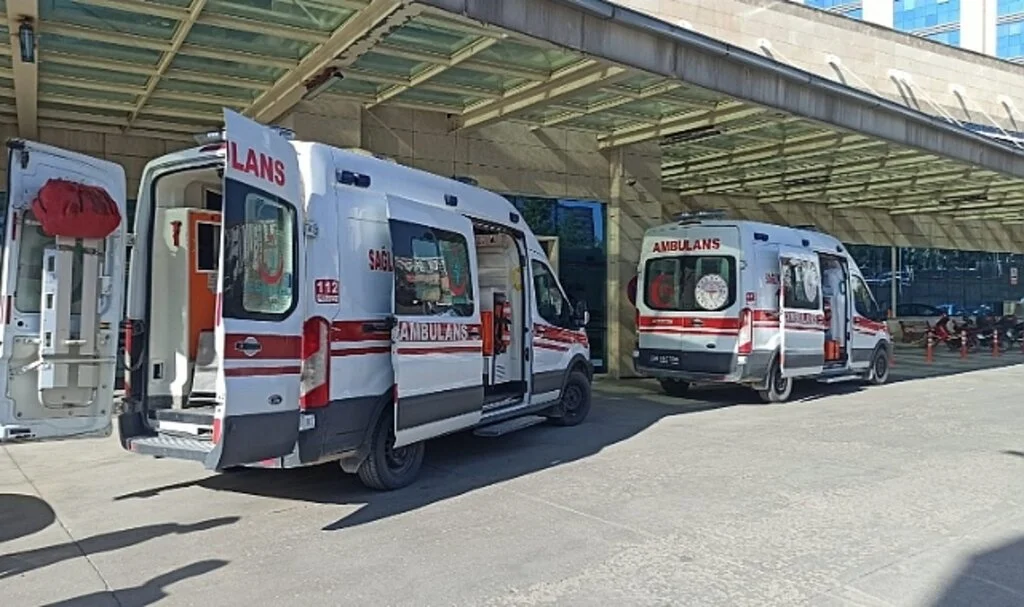 Siirt'te yolun karşısına geçen çocuğa otomobil çarptı