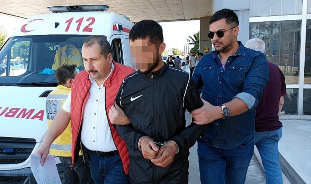 Silah kabzasıyla saldırdı 