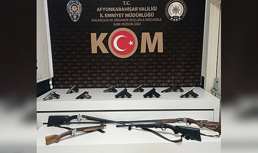 Silah kaçakçılarına yönelik operasyonda 2 kişi gözaltına alındı