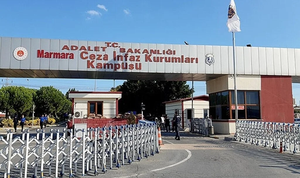 Silivri'deki cezaevinin tabelası 'Marmara Cezaevi' olarak değiştirildi