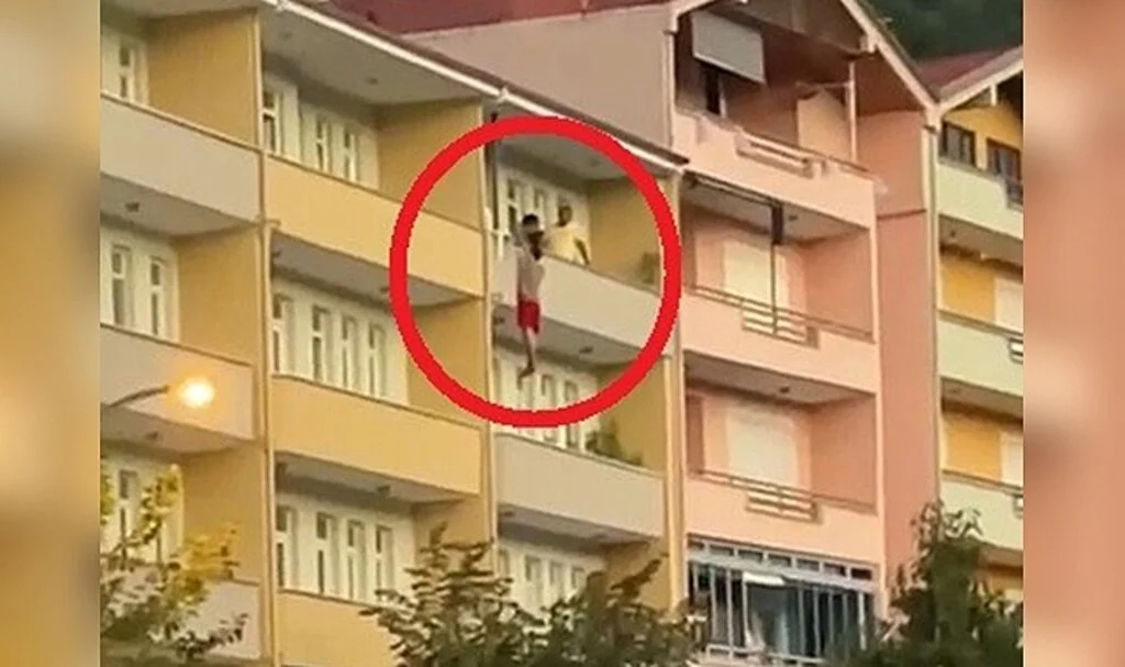 Sinop’ta balkondan kendini atan genç tedavi gördüğü hastanede hayatını kaybetti