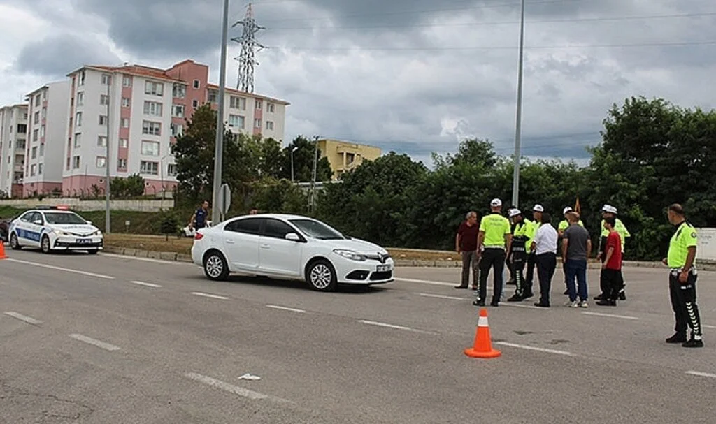 Sinop’ta otomobilin çarptığı genç kız yaralandı
