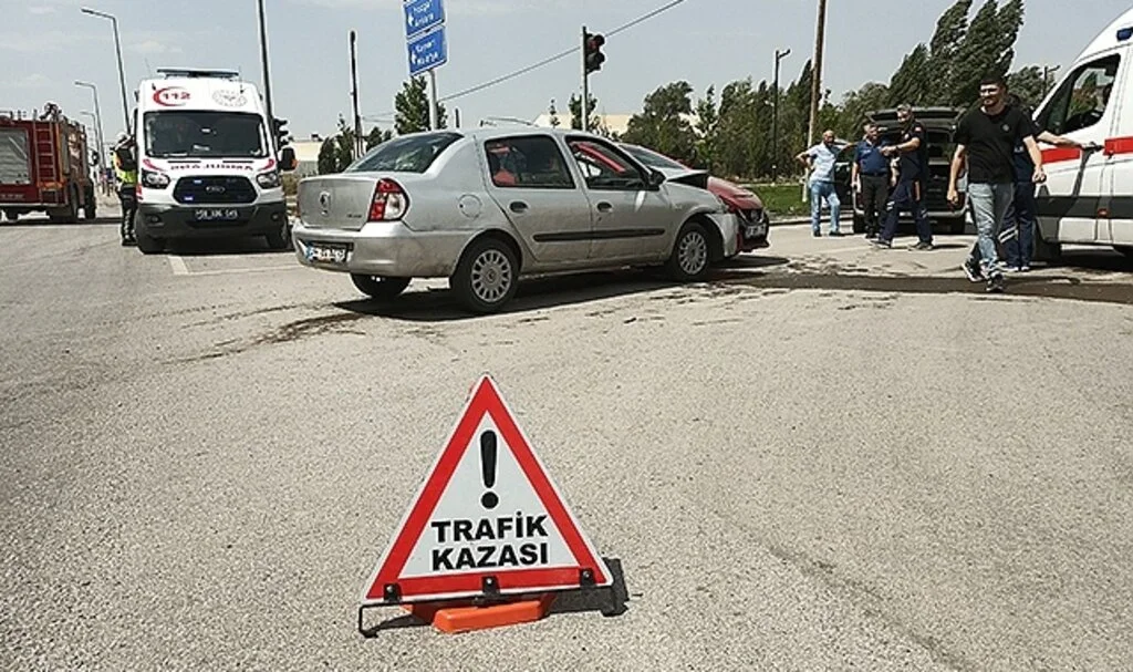 Sivas’ta otomobiller çarpıştı: 2 yaralı