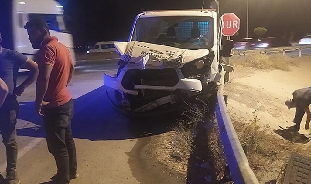 Sivas’ta tırla kamyonet çarpıştı: 1 yaralı