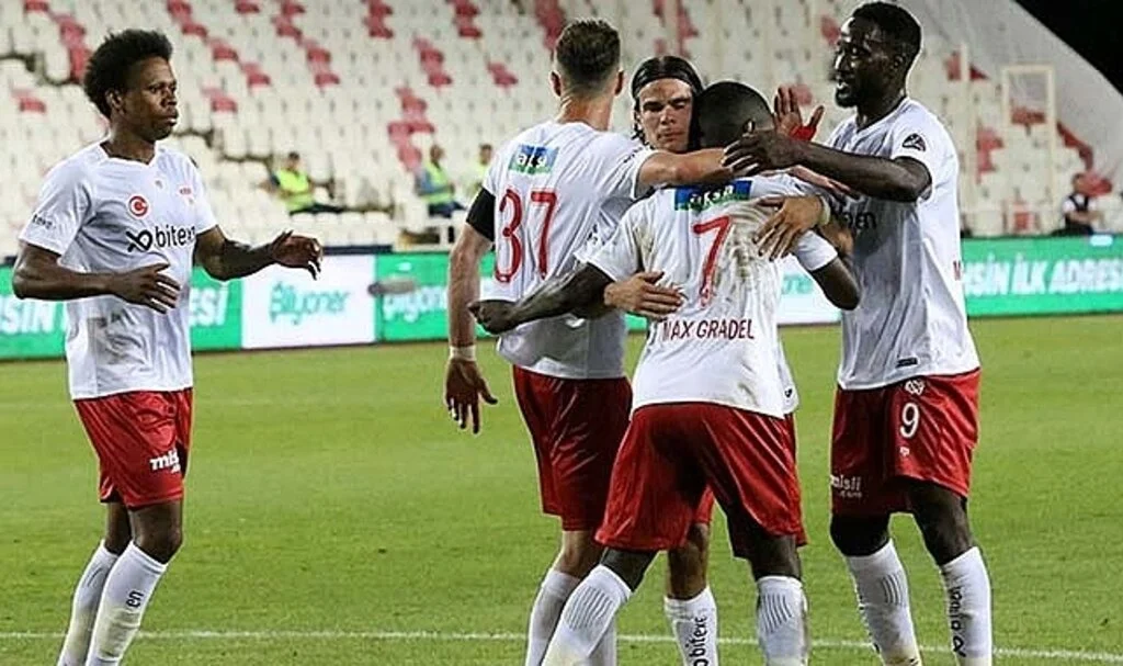 Sivasspor'un formaları kayboldu! Konferans Ligi'ndeki Cluj maçı öncesi ilginç olay...