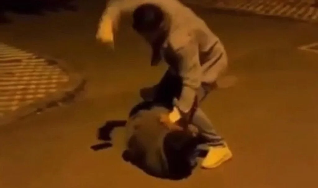 Sokak ortasında öldüresiye dövdü, o anları sosyal medyasında paylaştı