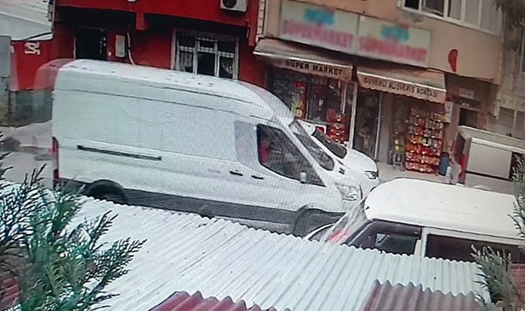 Sokakta oyun oynayan çocuk aracın altında kalarak feci şekilde hayatını kaybetti