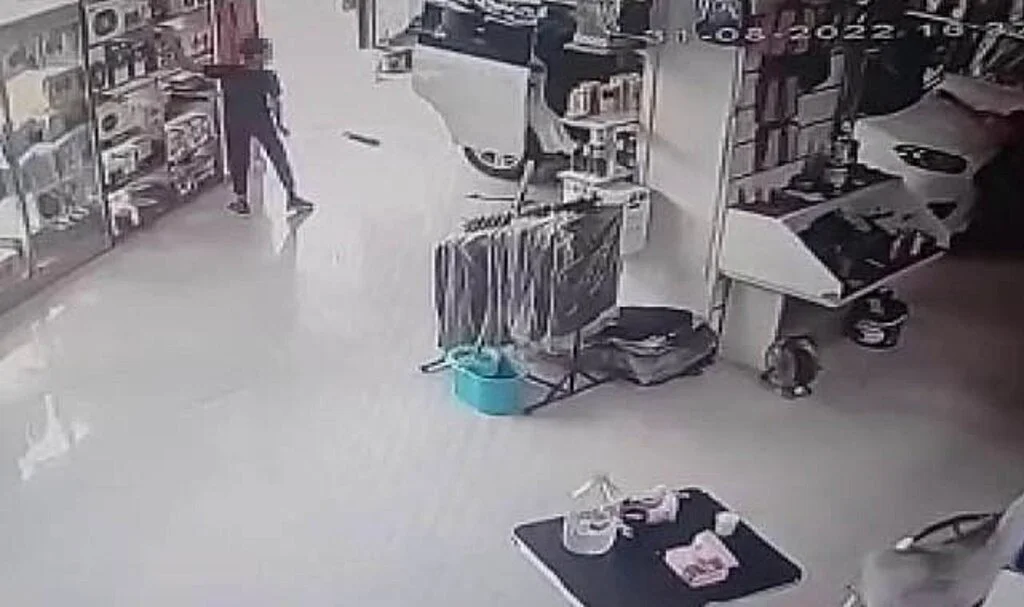 Sultanbeyli'de bin 800 TL değerinde oto aksesuarı çalan şüpheliler yakalandı