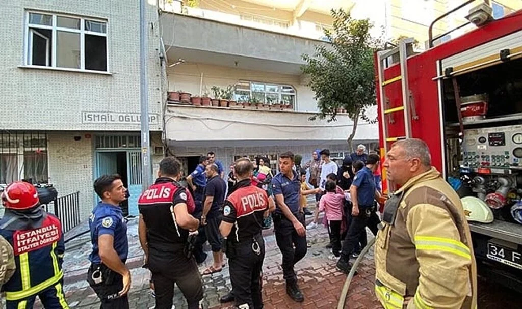 Sultangazi’de mahalleliyi korkutan yangın, mahsur kalan 6 kişiyi itfaiye kurtardı