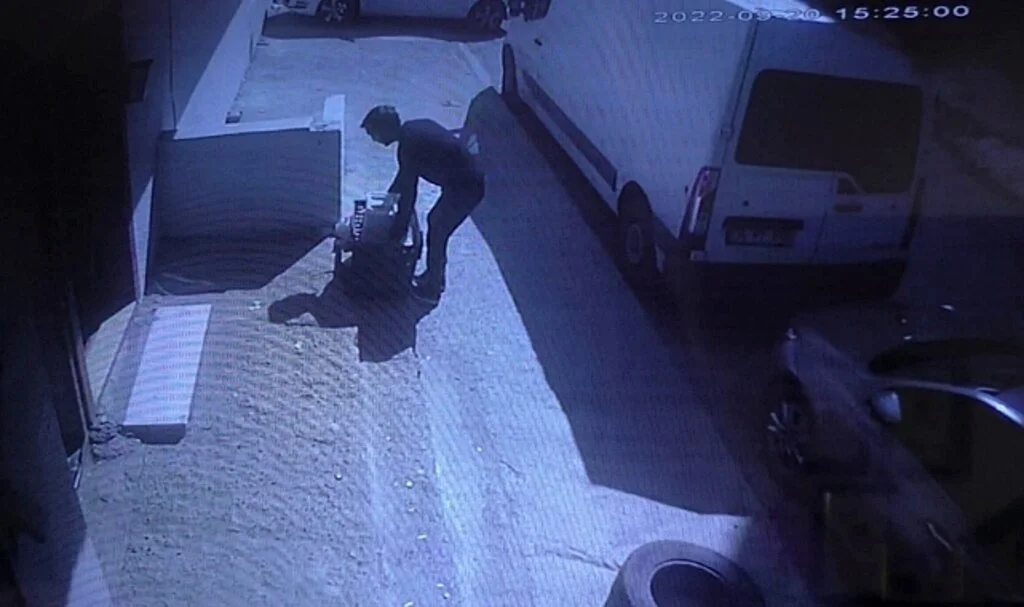 Sultangazi'de tabldot hırsızlığı kamerada