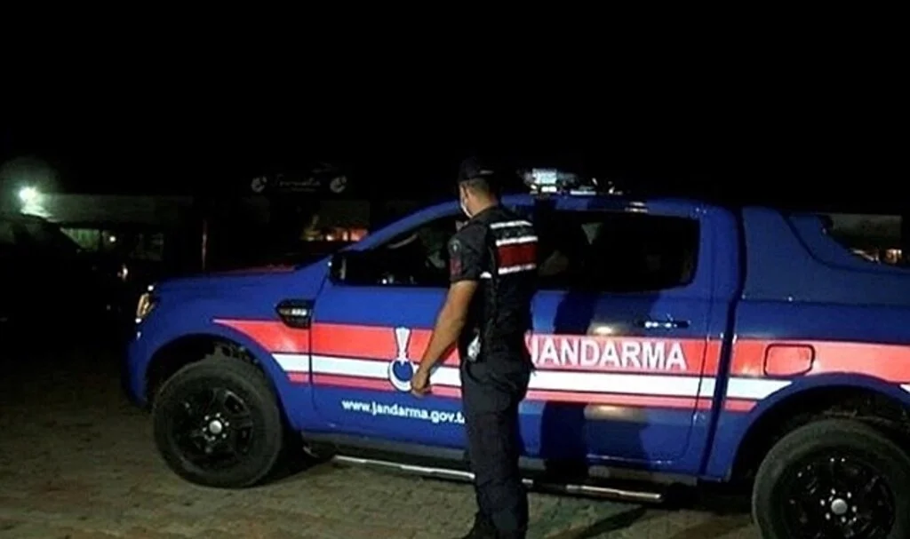 Şüphe üzerine durdurulan araçta kaçak göçmen yakalandı