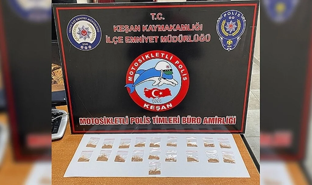 Şüphe üzerine durdurulan iki kişiden uyuşturucu çıktı