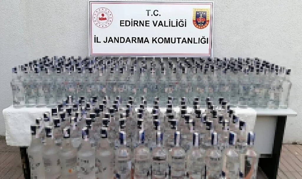 Şüpheli araçtan 307 litre kaçak içki çıktı