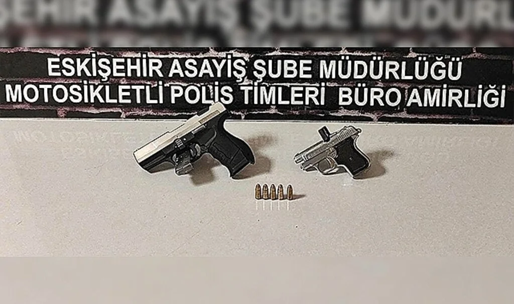 Şüpheli şahısların üzerinde 7 adet tabanca ele geçirildi