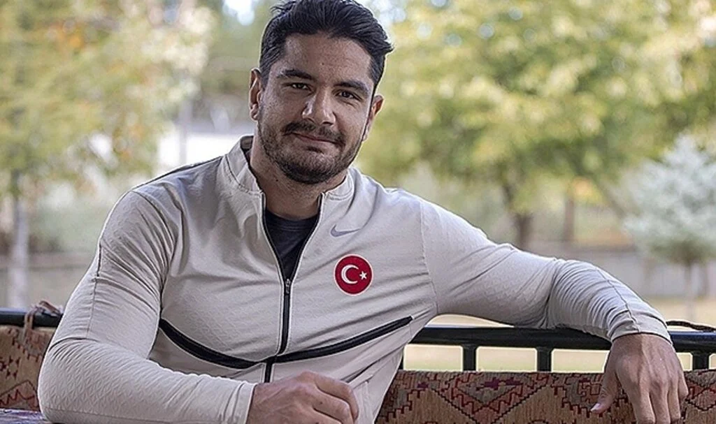 Taha Akgül, üçüncü dünya şampiyonluğu için mindere çıkacak