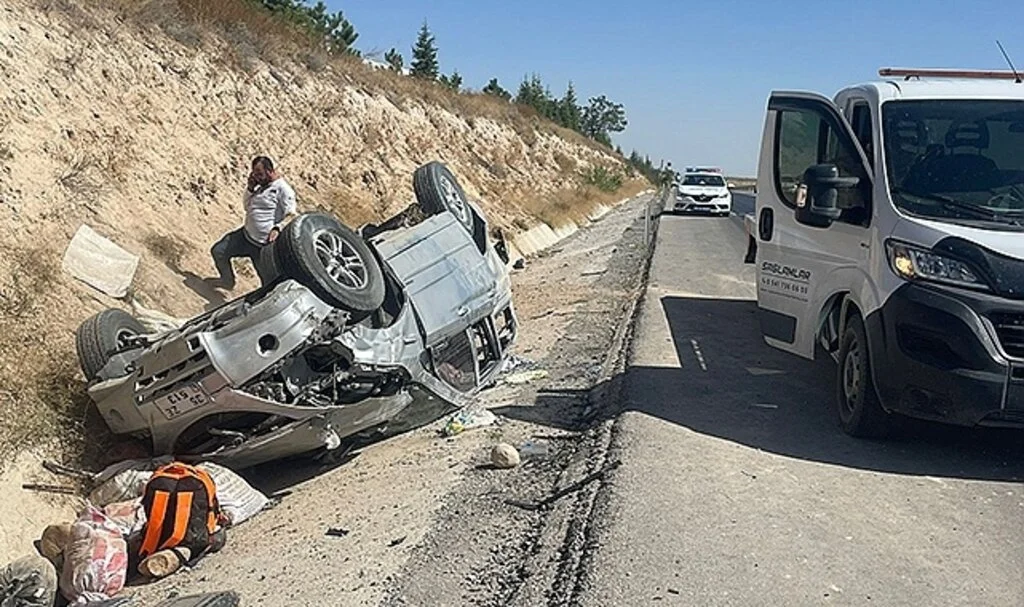 Takla atan otomobilde 4 kişi yaralandı