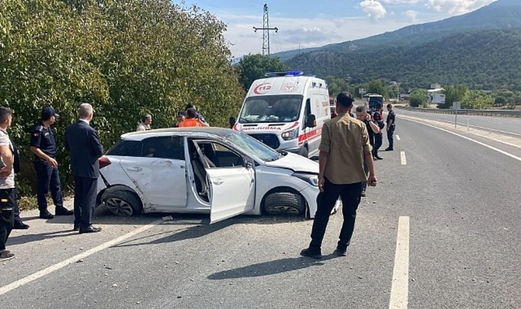 Takla atan otomobildeki 2 kişi yaralandı