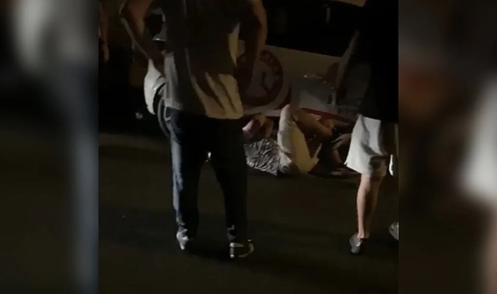 Taksiciler bir kişiyi öldüresiye dövdü