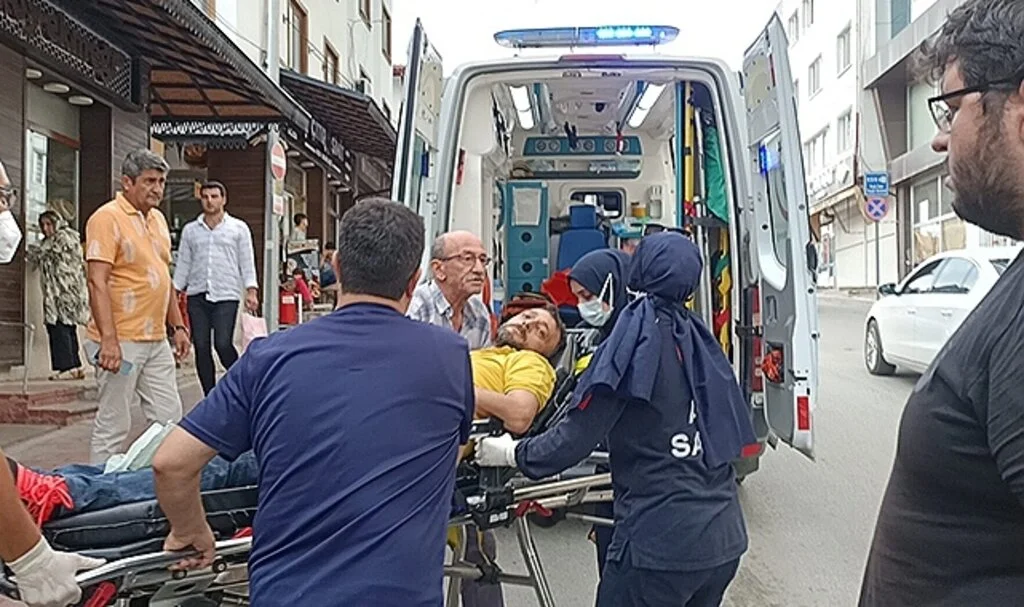 Tamir için getirilen tabancada kalan mermiyle bacağından yaralandı