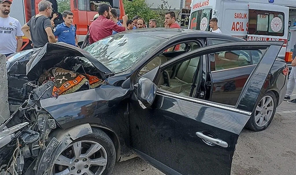 Tansiyonu düşünce duvara çarpan sürücü hayatını kaybetti