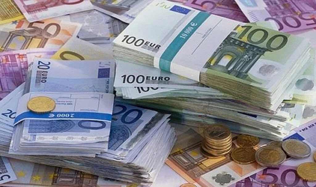 Tarihi faiz artışı sonrası euro düşüyor