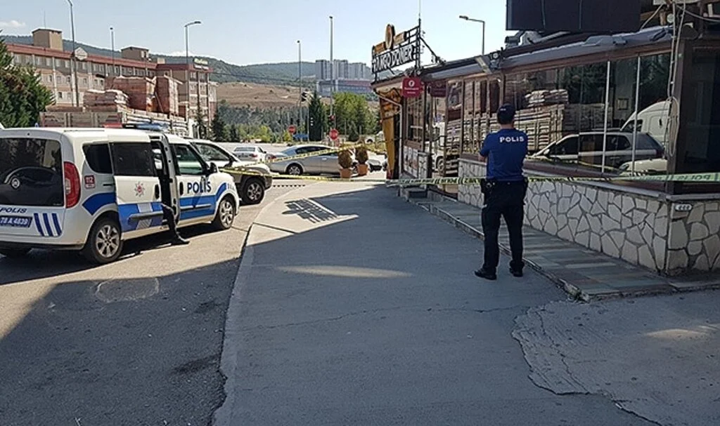 Tartıştığı husumetlisini tabancayla vurdu