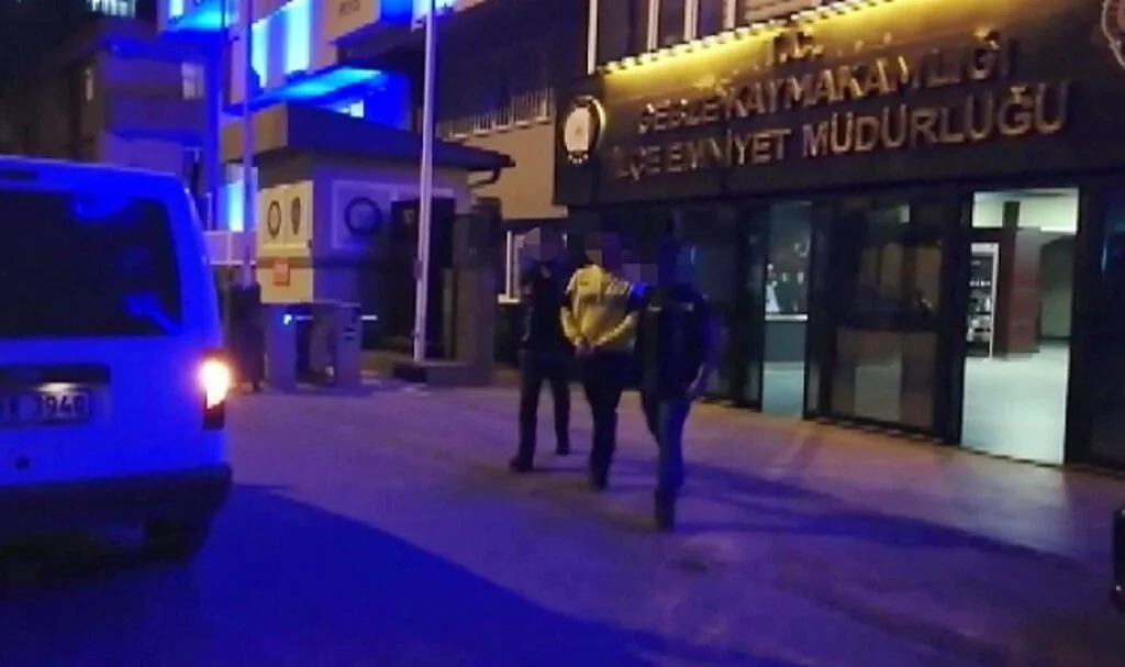 Tartıştığı kişiyi bıçaklayarak öldüren şahıs tutuklandı