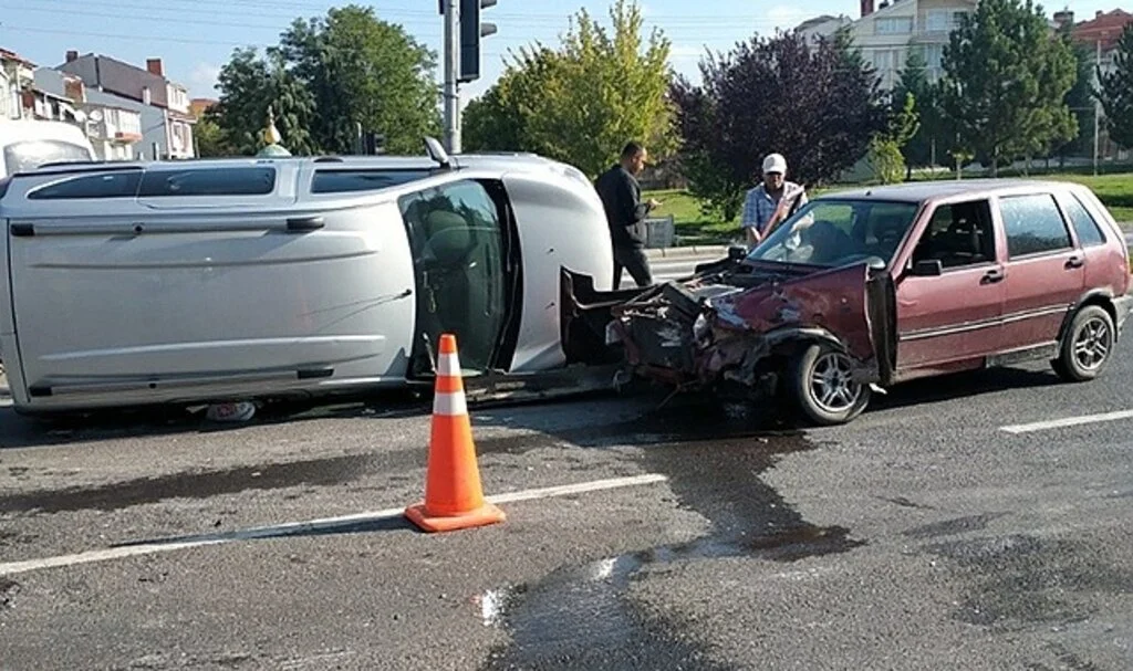 Tavşanlı'da trafik kazası: 2 yaralı