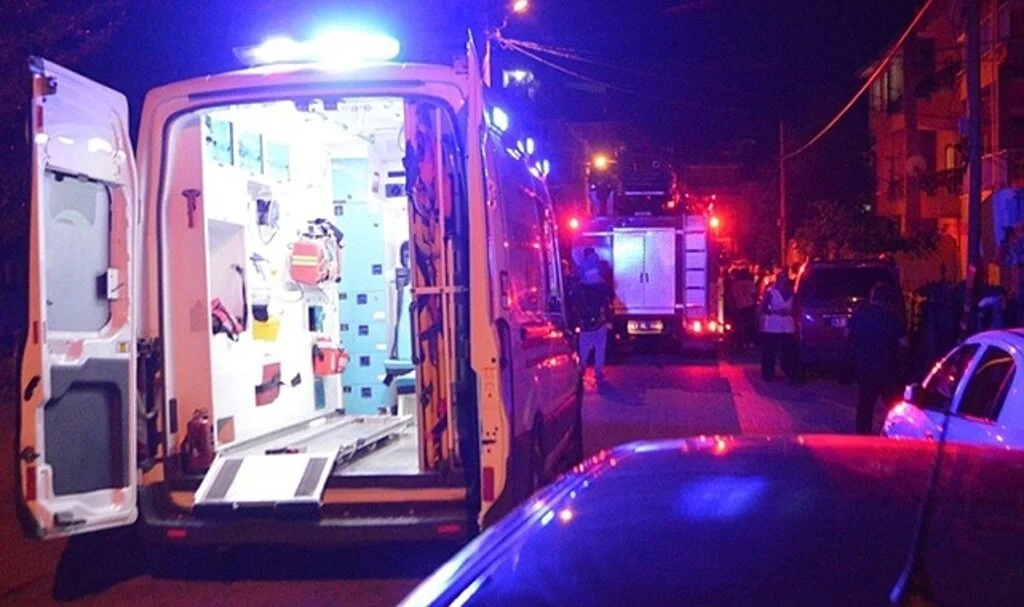 Tavşanlı'da yangın, dumandan etkilenen bir kişi hastaneye sevk edildi