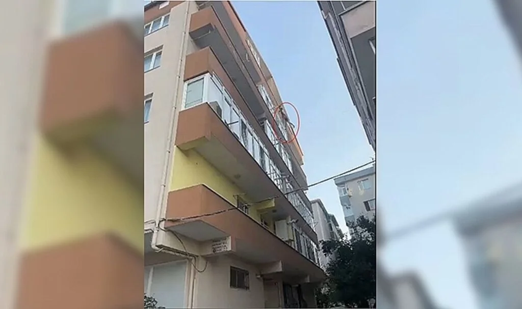 Tekirdağ'da şoke eden görüntüler: Camda sarkılırken yakalandı