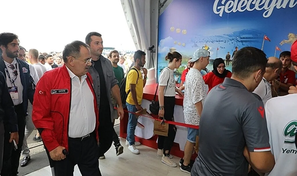 TEKNOFEST Karadeniz'de Büyükşehir Belediyesi standını 6 günde 500 bin kişi ziyaret etti