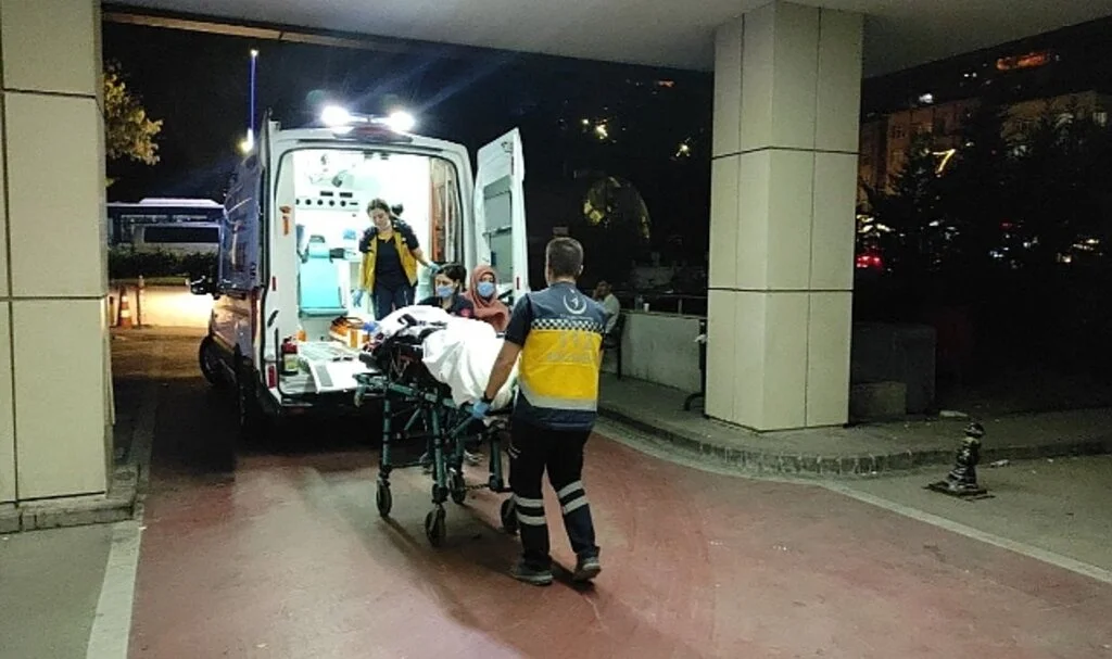 Temizlikçisini evine bırakmak isterken dehşeti yaşadılar: 1’i ağır 2 yaralı