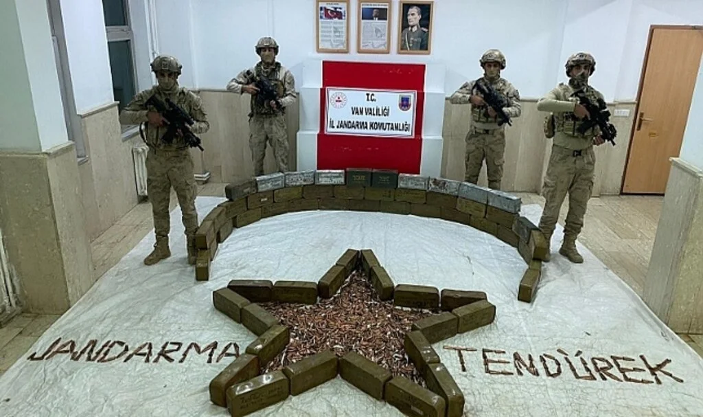 Tendürek Dağı’nda PKK’ya ait çok sayıda mühimmat ele geçirildi