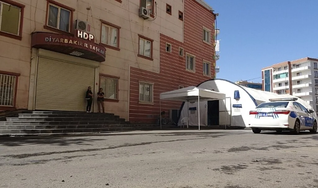 Terör mağduru Diyarbakırlı baba 8 yıldır oğlunun peşinde